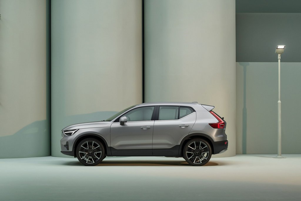 Volvo XC40 SUV 2.0 B4P Plus Dark 5dr Auto Car Leasing Deals ...
