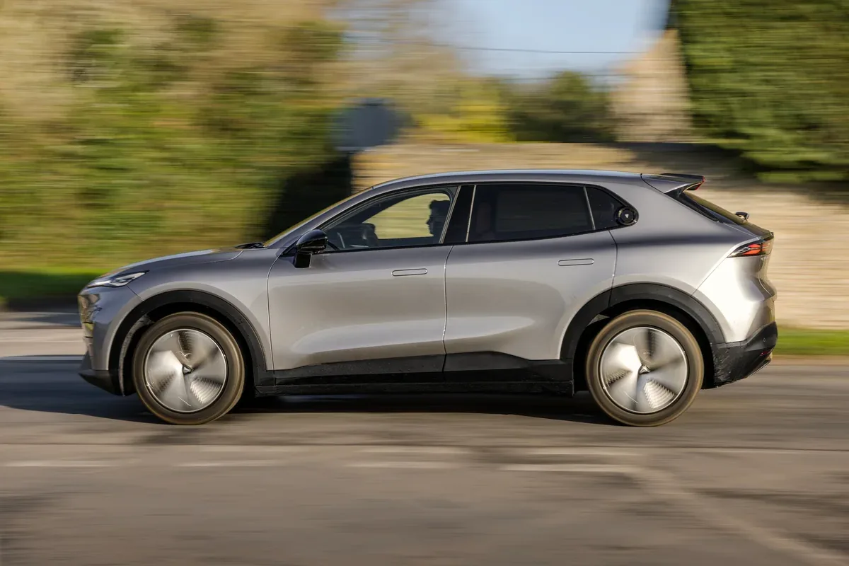 Silver Changan Deepal S05 electric SUV driving on a road