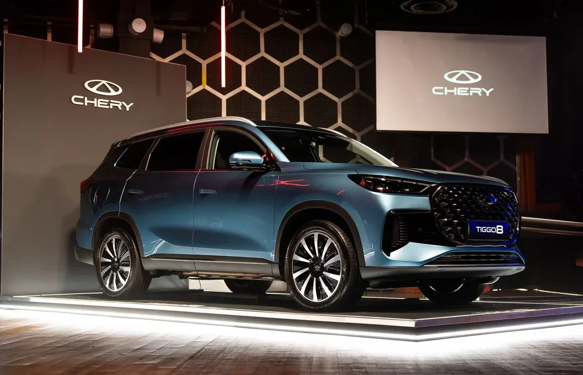 Blue Chery TIGGO 8 displayed at the brand's UK launch
